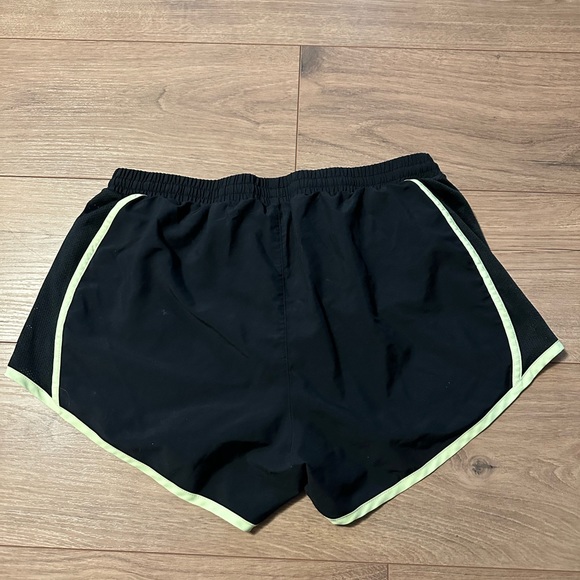 Under armour heat gear running shorts - Picture 2 of 4